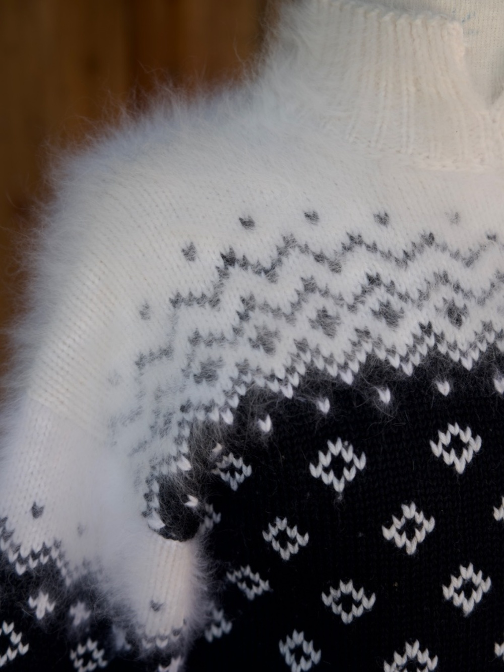 Vintage Wool/Angora Blend Hand Knit Fair Isle Black/White Ski Sweater Woman's S - Picture 9 of 17